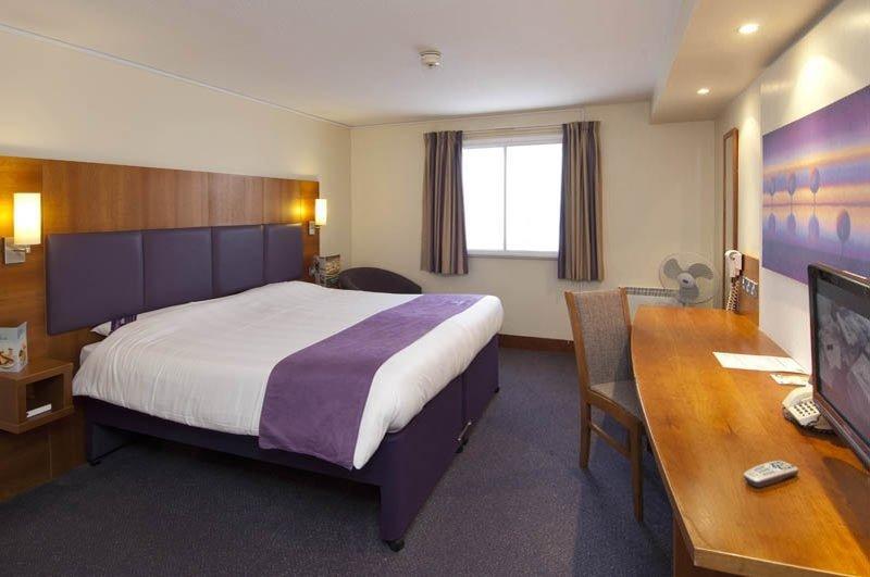 Premier Inn Liverpool John Lennon Airport Спик Экстерьер фото